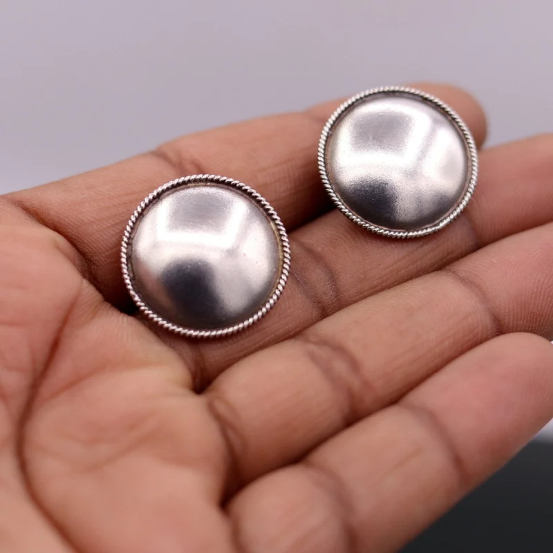 Discounted Jewelry For A Glamorous Look High quality 925 sterling silver plain style handmade round design fabulous Stud earrings tribal jewelry from Rajasthan india  s526